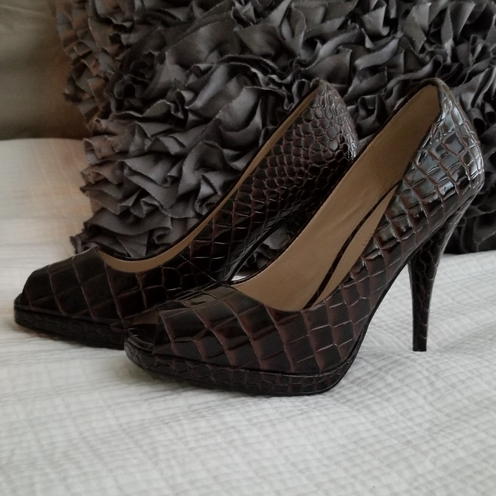 Shoes - Picture 2 of 6